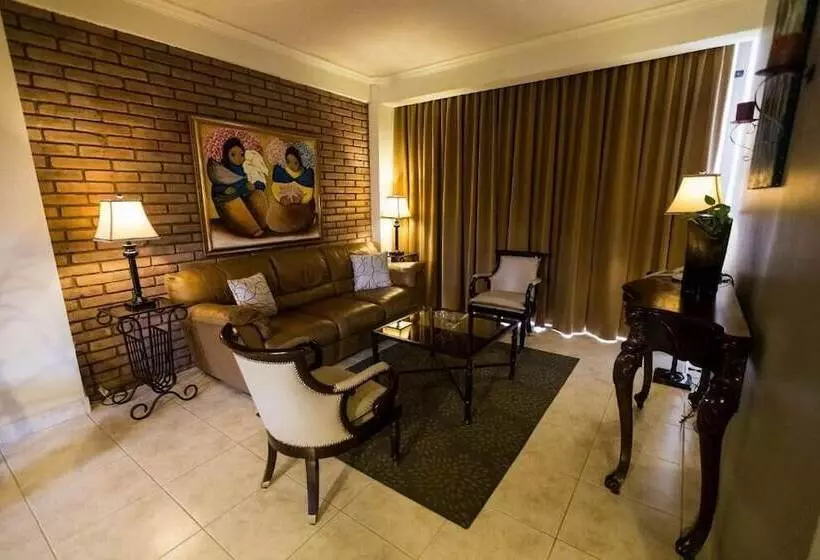 Los Altos Apartments & Studios