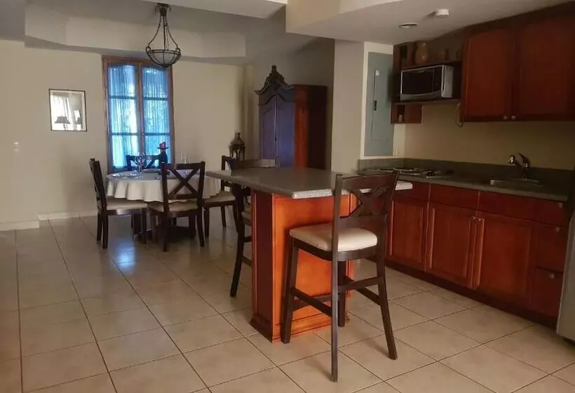 Los Altos Apartments & Studios