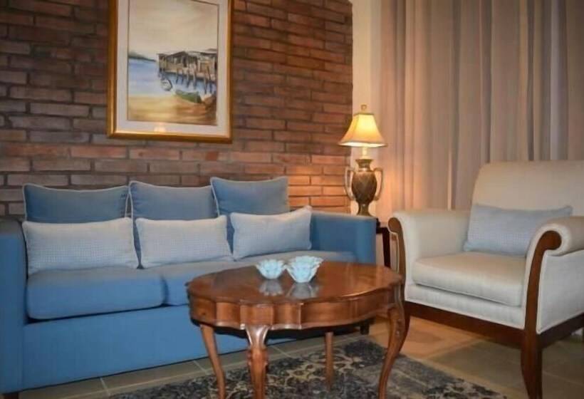 Los Altos Apartments & Studios