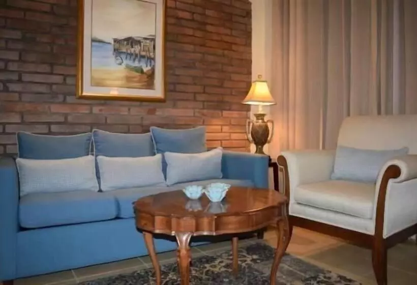 Los Altos Apartments & Studios