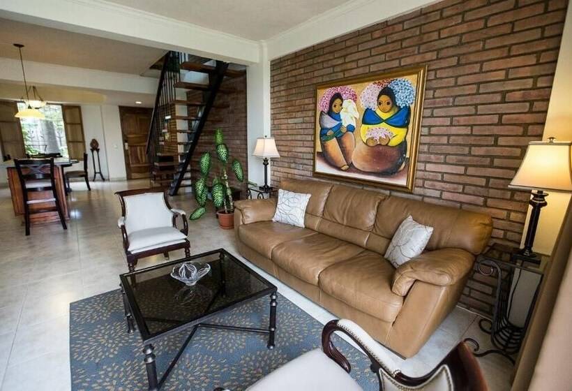 Los Altos Apartments & Studios