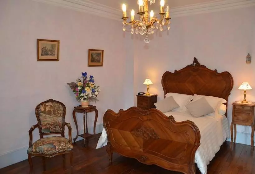 ベッドアンドブレックファースト Manoir De La Presle Ornella Et Stéphane