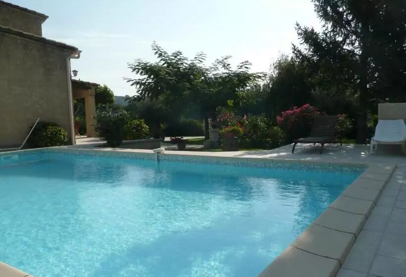 ベッドアンドブレックファースト Chambres D Hôtes Climatisées Avec Cuisine D été Villa Gour Du Peyrol