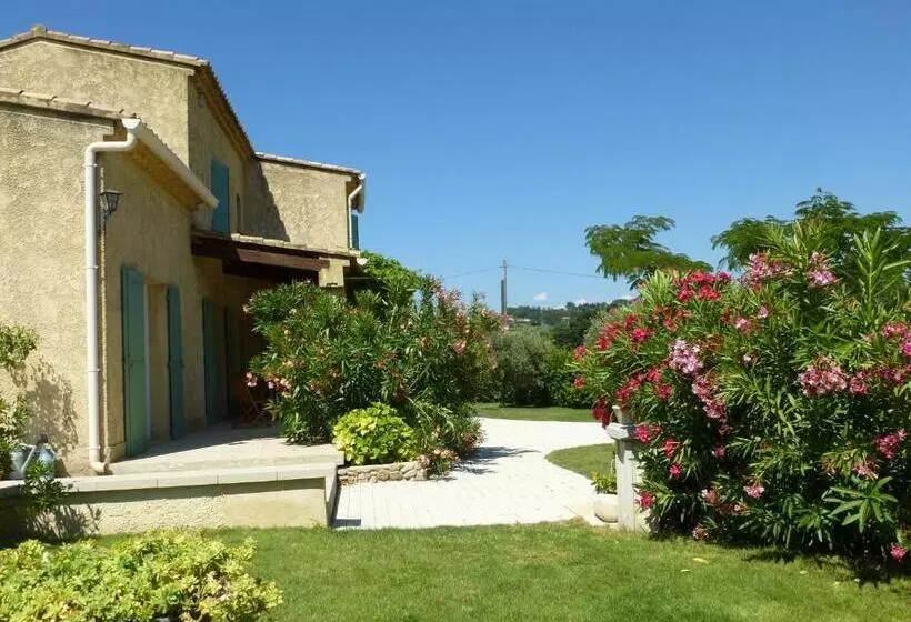 ベッドアンドブレックファースト Chambres D Hôtes Climatisées Avec Cuisine D été Villa Gour Du Peyrol