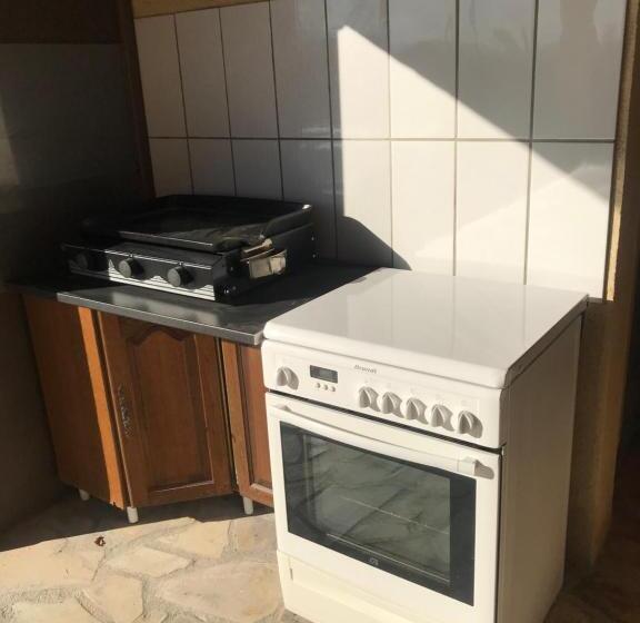 ベッドアンドブレックファースト Chambres D Hôtes Climatisées Avec Cuisine D été Villa Gour Du Peyrol