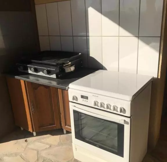 ベッドアンドブレックファースト Chambres D Hôtes Climatisées Avec Cuisine D été Villa Gour Du Peyrol