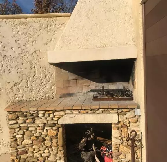 ベッドアンドブレックファースト Chambres D Hôtes Climatisées Avec Cuisine D été Villa Gour Du Peyrol