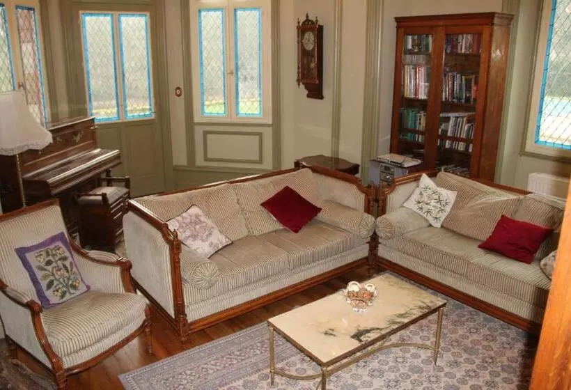 Aamiaismajoitus (B&B) Chateau Lezat   Chambres D Hotes