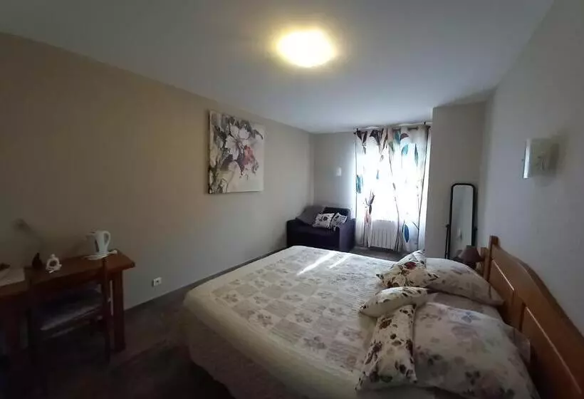 Aamiaismajoitus (B&B) Chez Louis Chambres D'hôtes à La Ferme