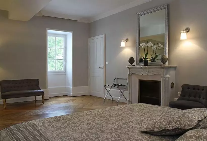 Aamiaismajoitus (B&B) Demeure Des Cordeliers Avec Parking Privé