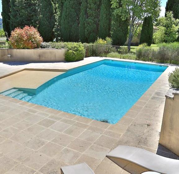 مبيت وإفطار Domaine La Carraire