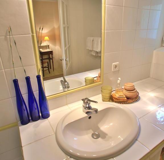 مبيت وإفطار Domaine La Carraire