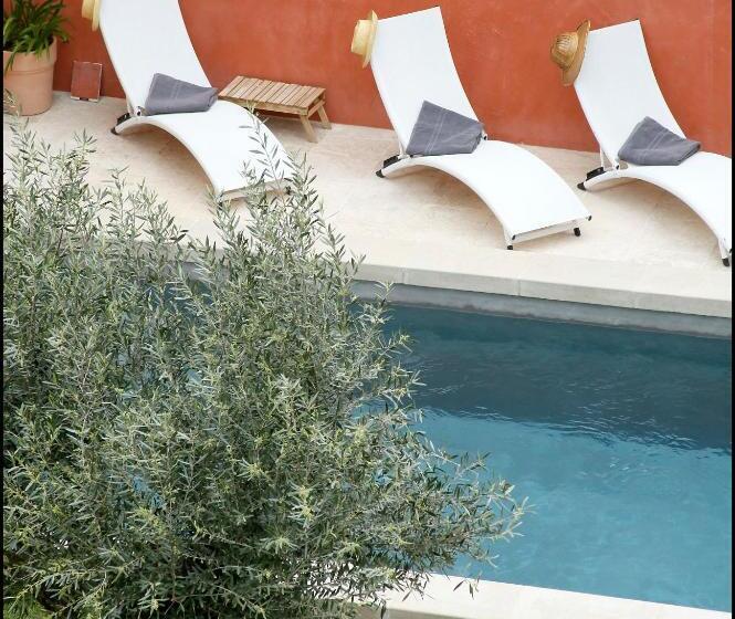 La Maison Rouge D Uzes B&b