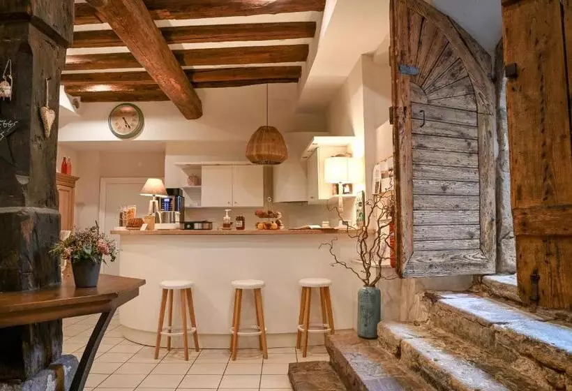 Aamiaismajoitus (B&B) Le Hameau D Eguisheim  Chambres D Hotes & Gites