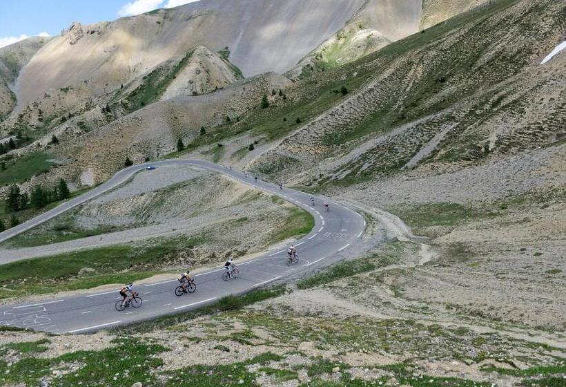 Отель Hôtel Restaurant Saint Roch