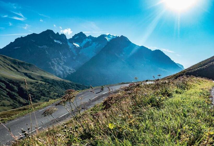 Отель Hôtel Restaurant Saint Roch