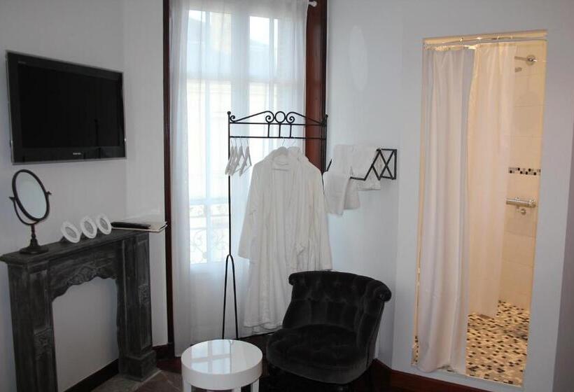 تختخواب و صبحانه Les Bruyères