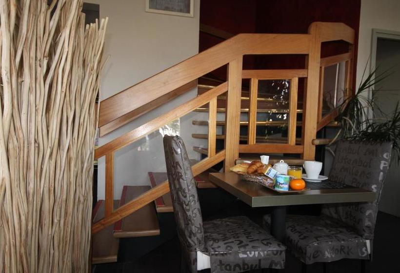 Отель Hôtel D'arcins