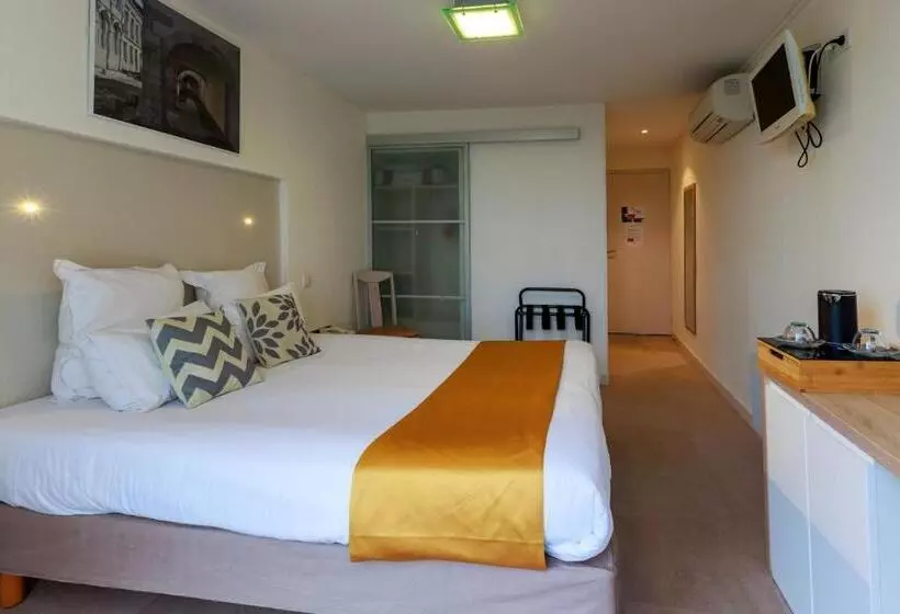 Hotelli Logis Hôtel Le Rochelois