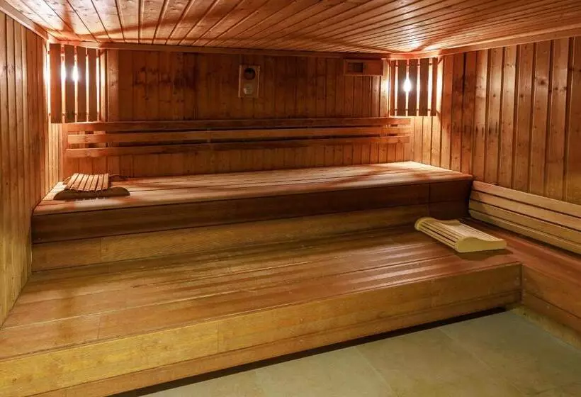 Hotelli Logis Hôtel Le Rochelois