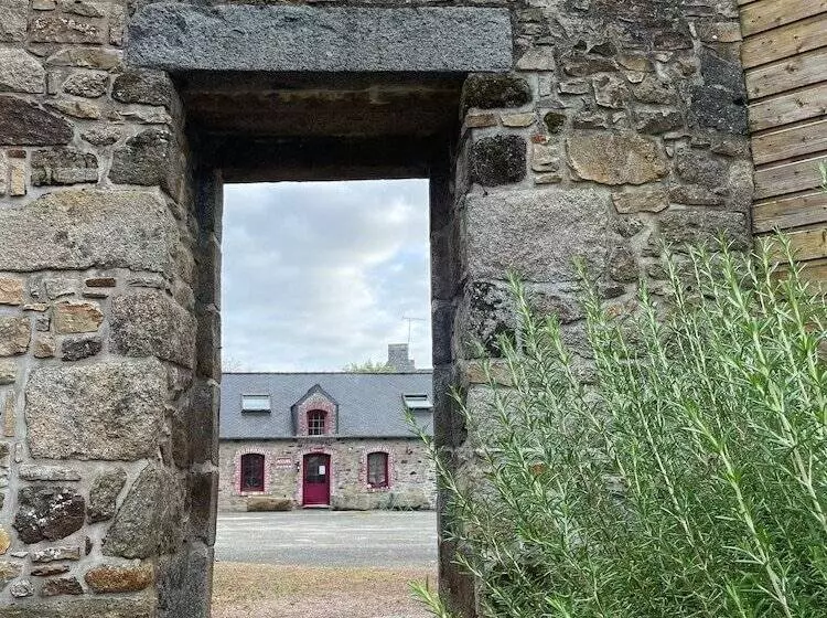 Hotelli Hôtel Les Voisins Beaucemaine