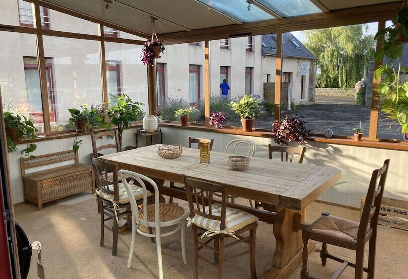 호텔 Hôtel Les Voisins Beaucemaine