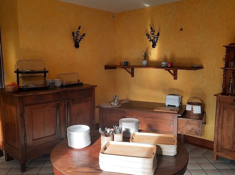 호텔 Hôtel Les Voisins Beaucemaine