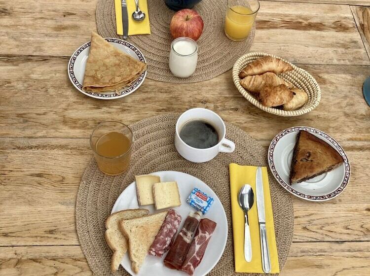 호텔 Hôtel Les Voisins Beaucemaine