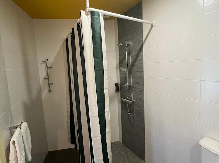 호텔 Hôtel Les Voisins Beaucemaine