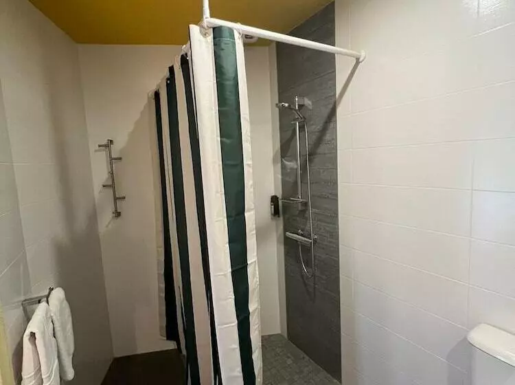 Hotelli Hôtel Les Voisins Beaucemaine