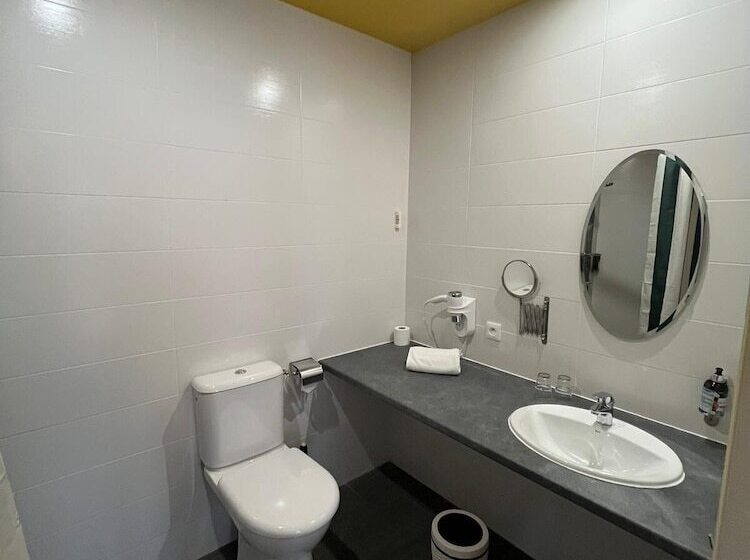 호텔 Hôtel Les Voisins Beaucemaine