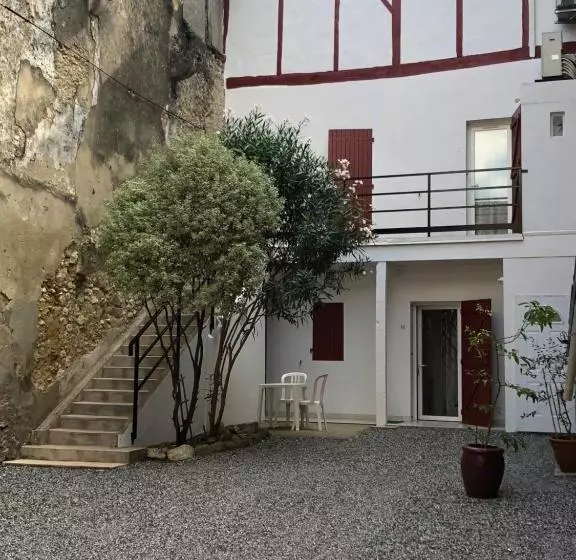 Hotelli Hôtel Des Arceaux