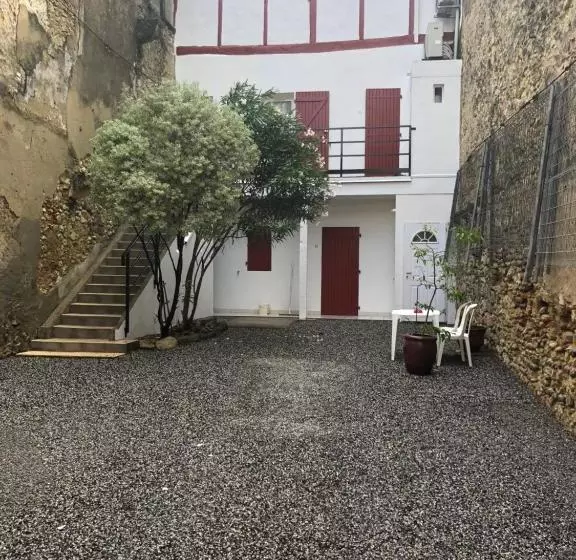 Hotelli Hôtel Des Arceaux