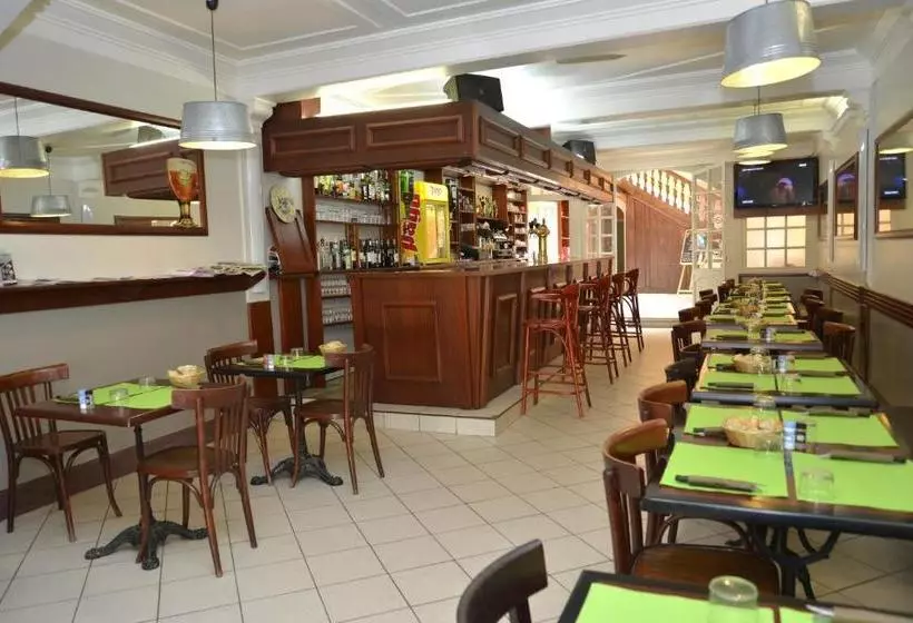 Hotelli Hôtel Des Arceaux
