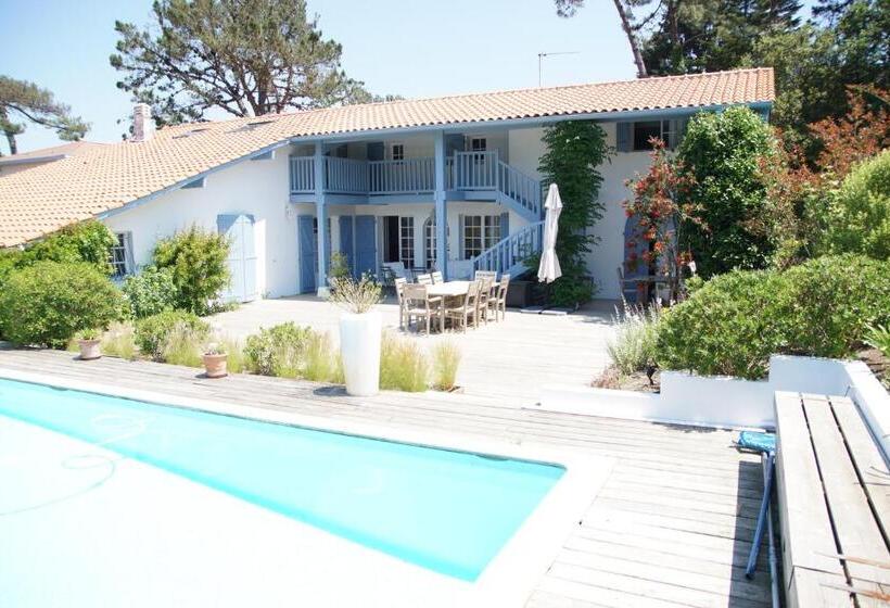 تختخواب و صبحانه Chambre D'hôtes Etchebri