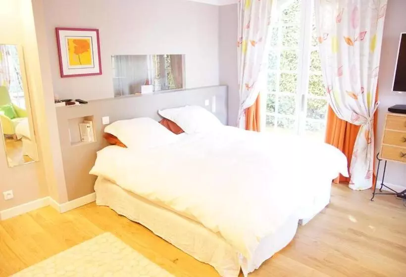 تختخواب و صبحانه Chambre D'hôtes Etchebri