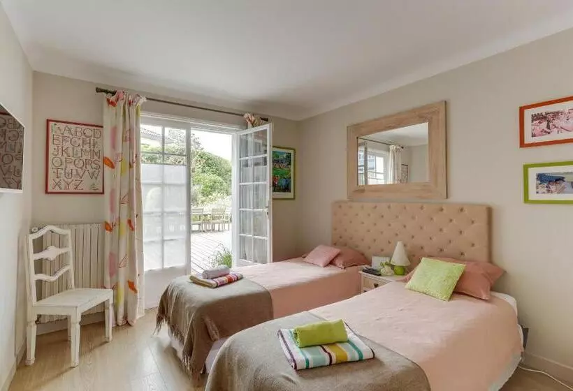 تختخواب و صبحانه Chambre D'hôtes Etchebri