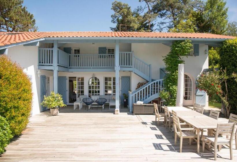 تختخواب و صبحانه Chambre D'hôtes Etchebri