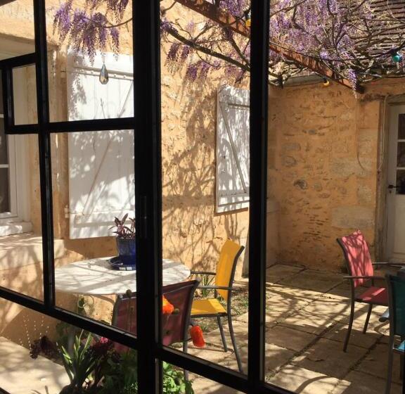 Nocleg ze śniadaniem Chambres & Tables D'hôtes L'ostal De Pombonne