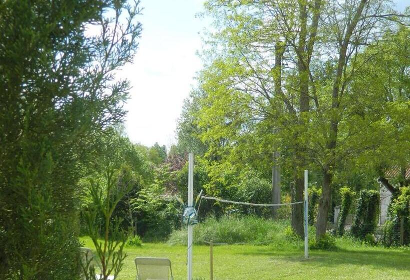 Nocleg ze śniadaniem Chambres & Tables D'hôtes L'ostal De Pombonne