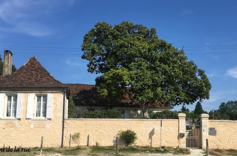 Nocleg ze śniadaniem Chambres & Tables D'hôtes L'ostal De Pombonne
