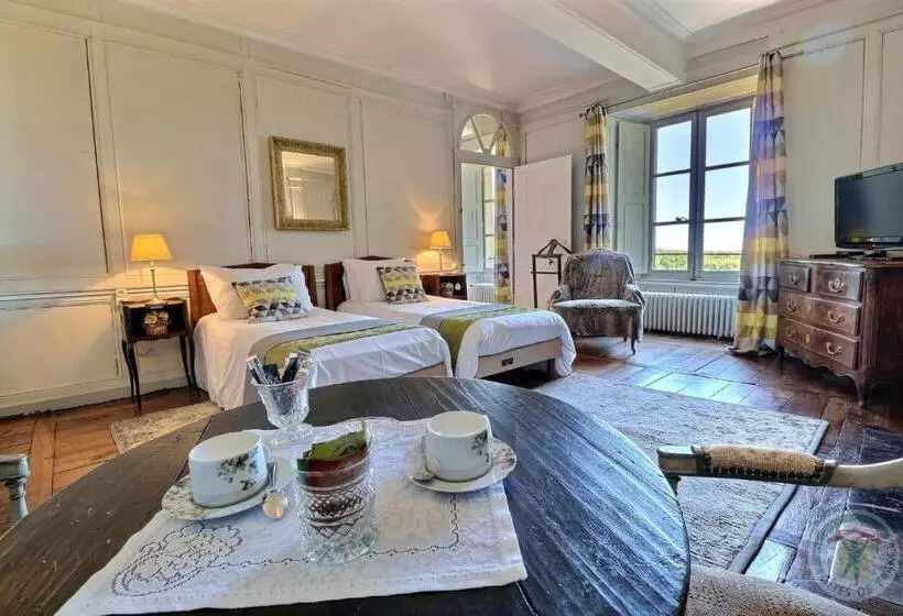 تختخواب و صبحانه Château Du Golf De La Freslonnière