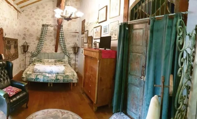 تختخواب و صبحانه La Ferme De Jeanne