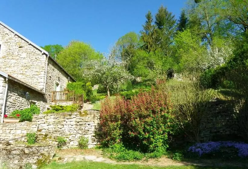 ベッドアンドブレックファースト Le Cottage Du Château