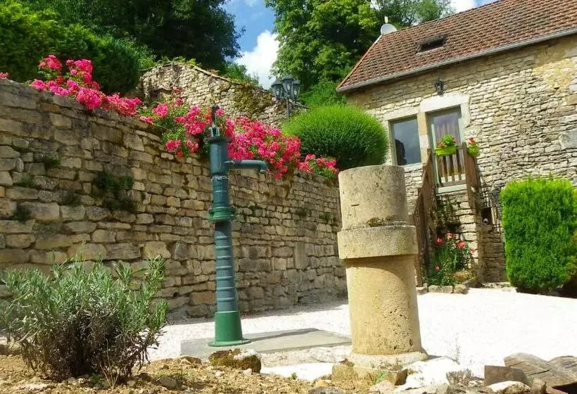 ベッドアンドブレックファースト Le Cottage Du Château