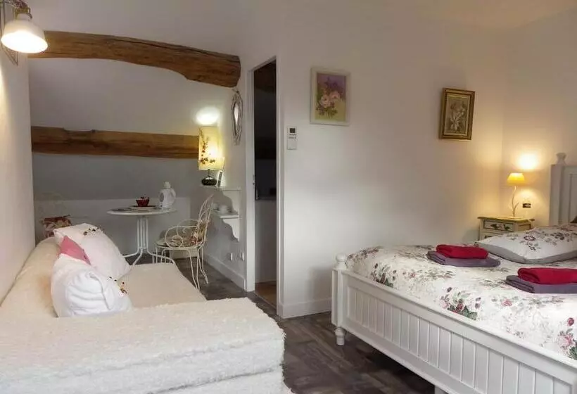 ベッドアンドブレックファースト Le Cottage Du Château