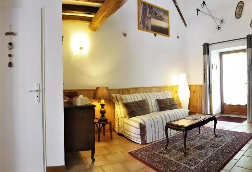 ベッドアンドブレックファースト Le Cottage Du Château