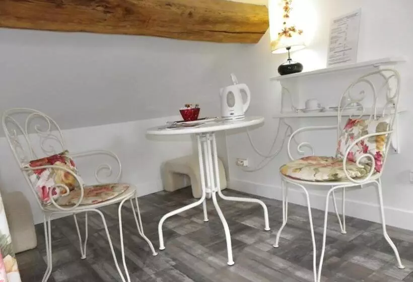 ベッドアンドブレックファースト Le Cottage Du Château