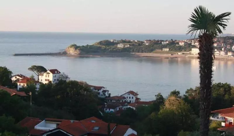 Aamiaismajoitus (B&B) Villa Erresiñolettean