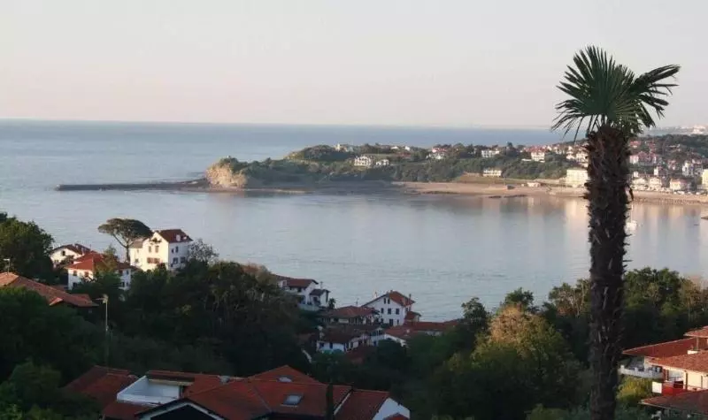 Aamiaismajoitus (B&B) Villa Erresiñolettean